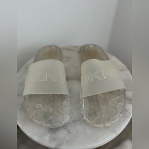 DKNY Women’s Pool Clear Slide Sandals . Size 9.5